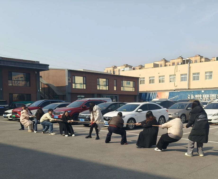 Подневно потезање конопа и прескакање ужета у Земеији